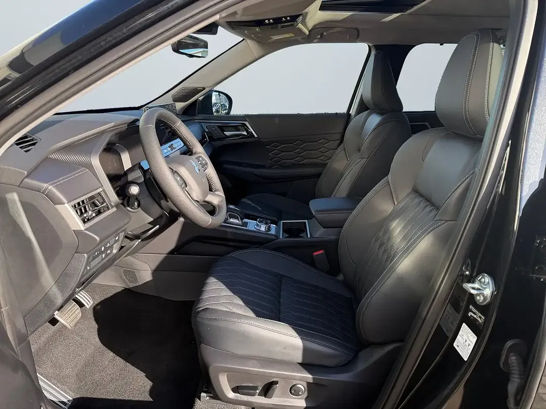 Mitsubishi Outlander - Thumbnail 7