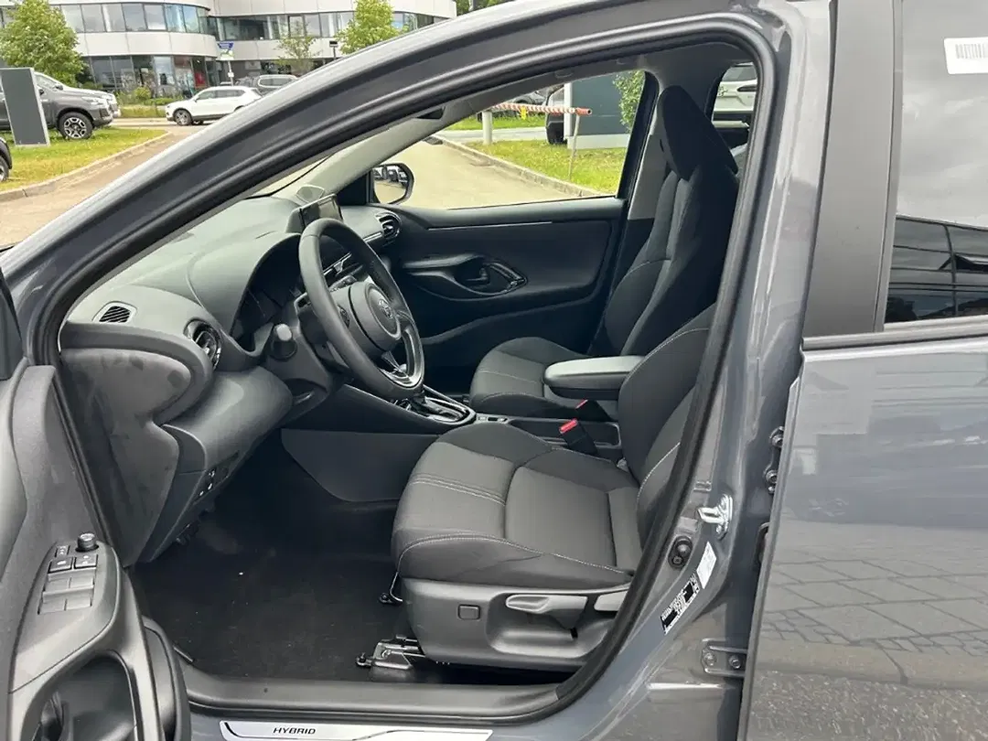 Toyota Yaris - Thumbnail 11