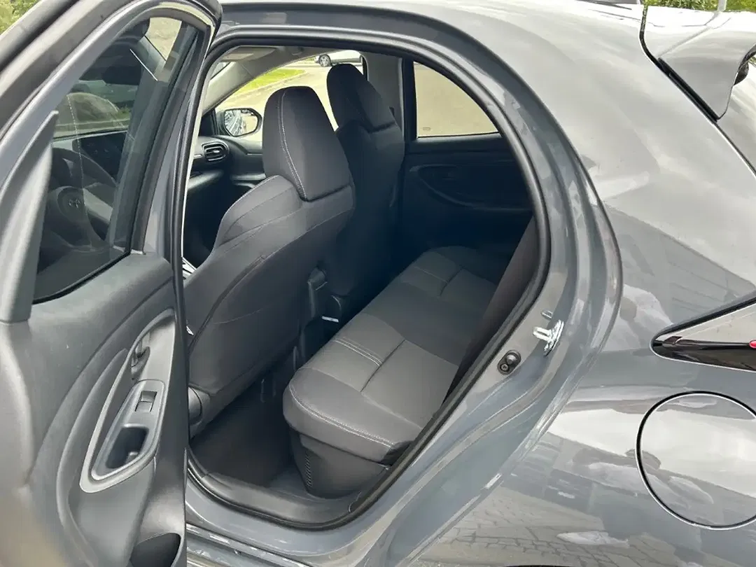 Toyota Yaris - Thumbnail 12