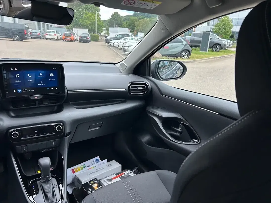 Toyota Yaris - Thumbnail 14