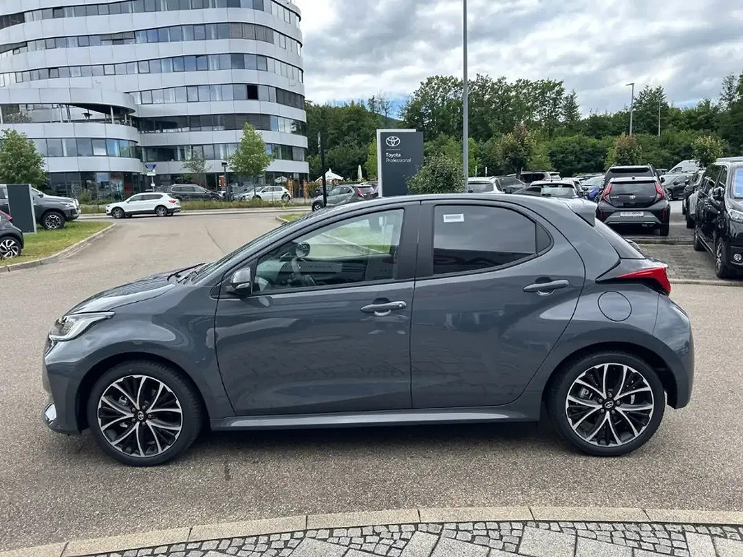 Toyota Yaris - Thumbnail 6