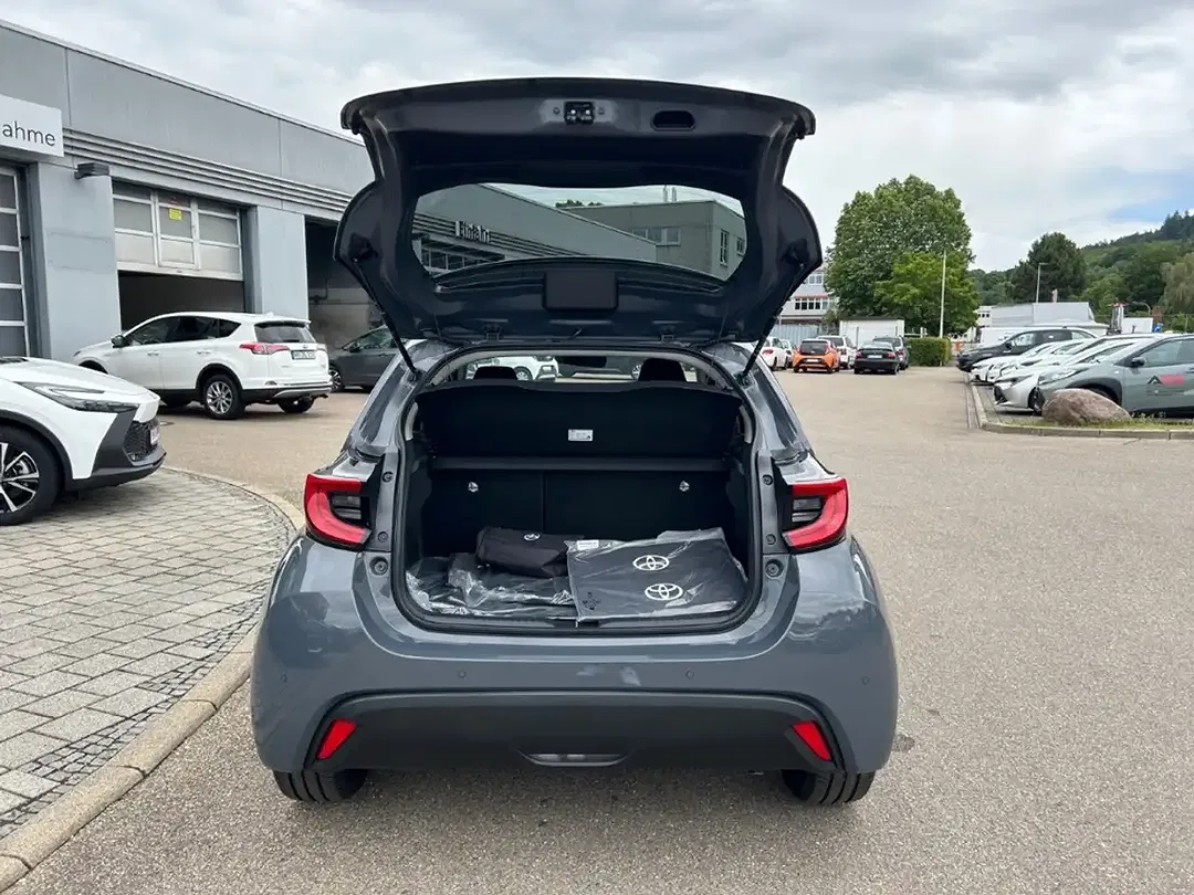 Toyota Yaris - Thumbnail 9