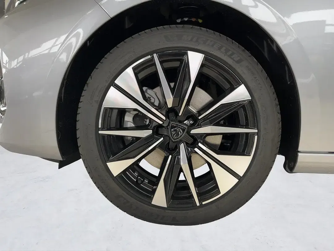 Peugeot 308 - Thumbnail 12