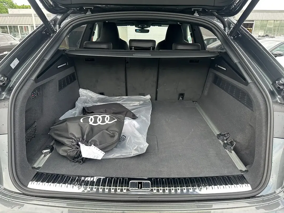 Audi Q8 - Thumbnail 11