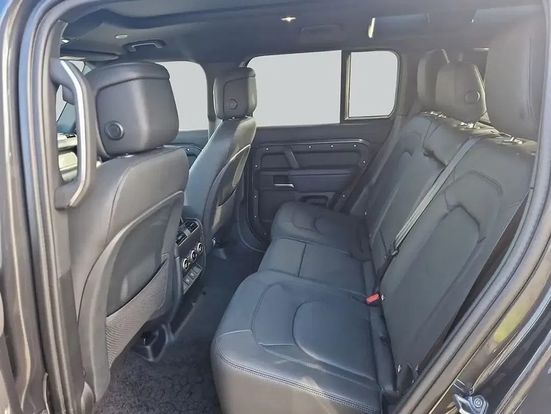 Land Rover Defender - Thumbnail 5