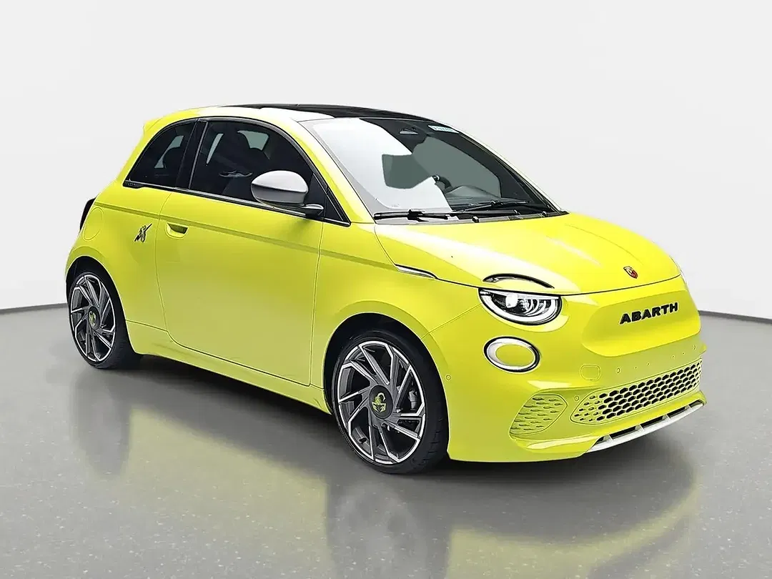Abarth 500e - Thumbnail 2