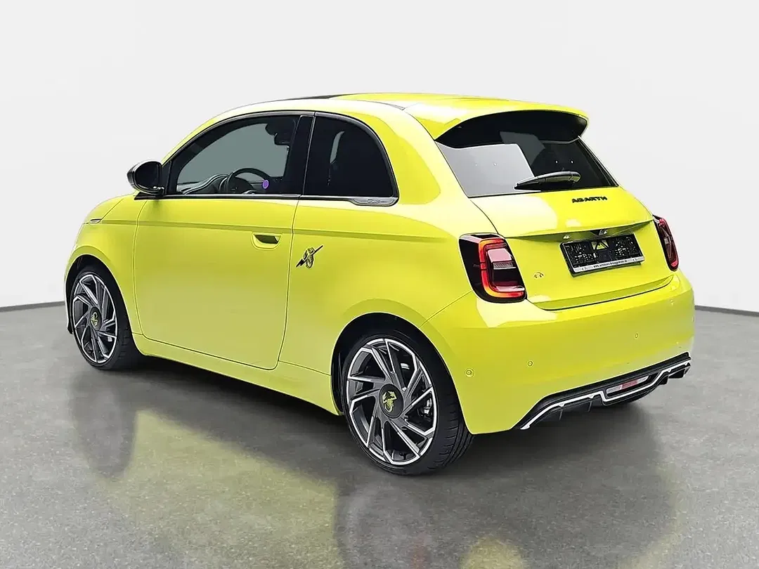 Abarth 500e - Thumbnail 4