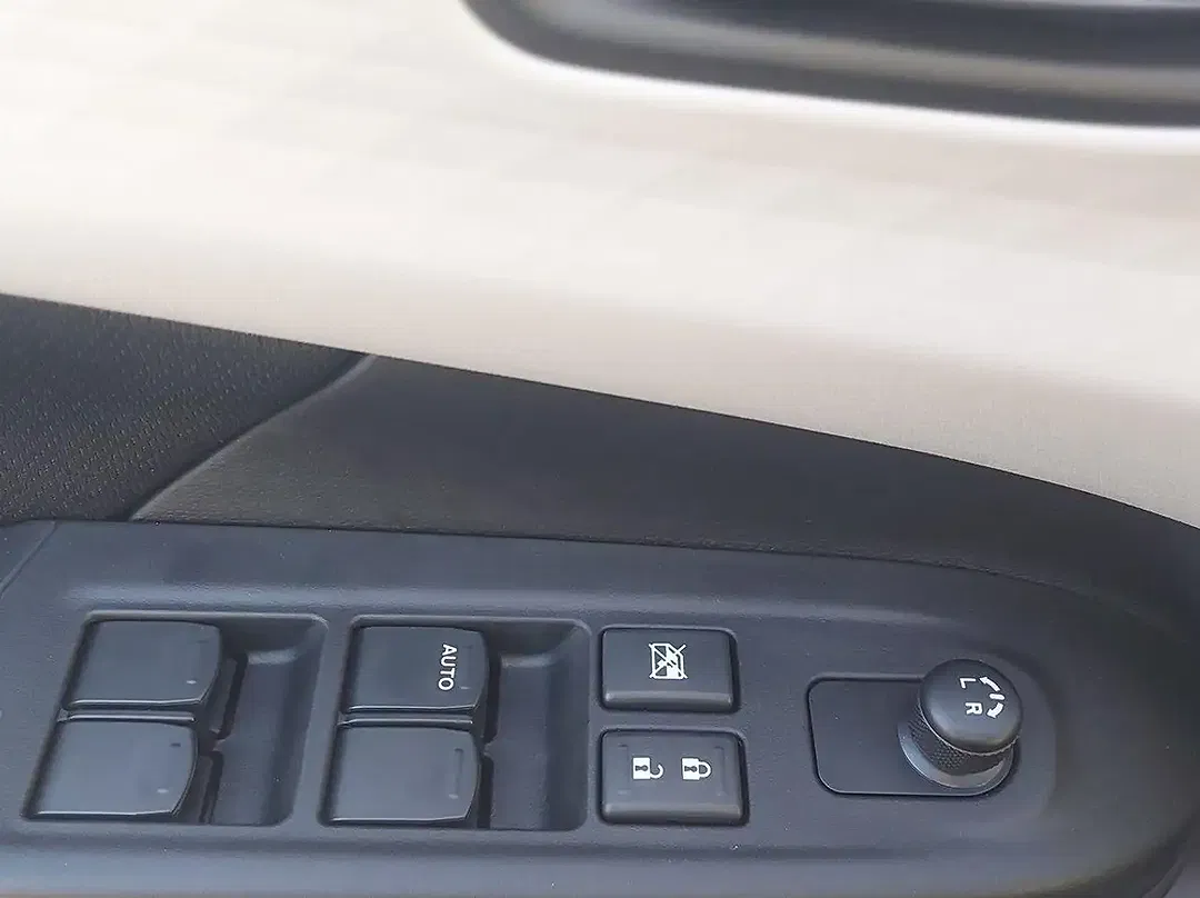 Suzuki Swift - Thumbnail 11