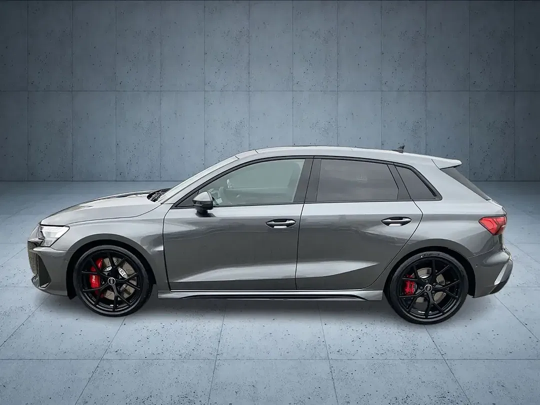 Audi RS3 - Thumbnail 3