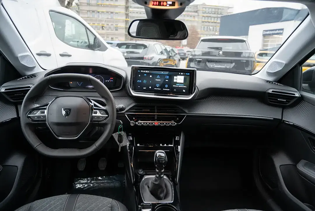 Peugeot 208 - Thumbnail 5