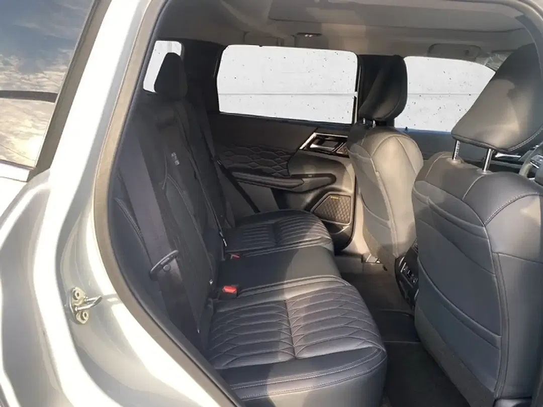 Mitsubishi Outlander - Thumbnail 15