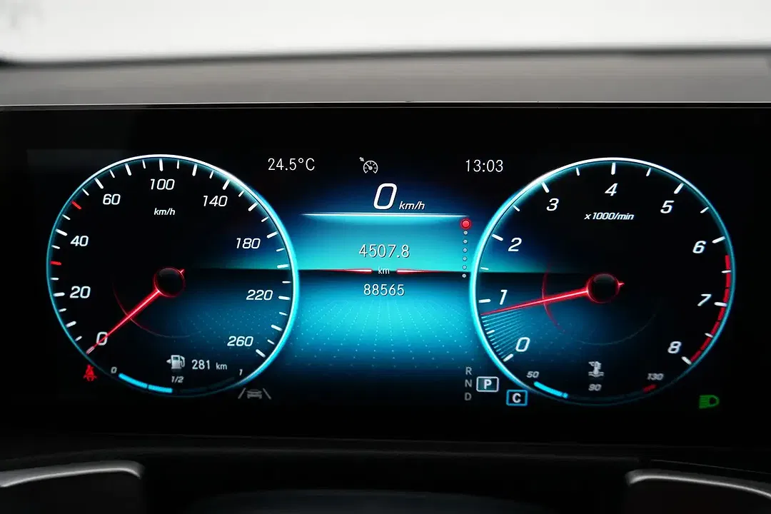 Mercedes-Benz GLB 180 - Thumbnail 14