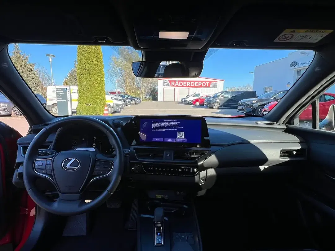 Lexus UX 300h - Thumbnail 11