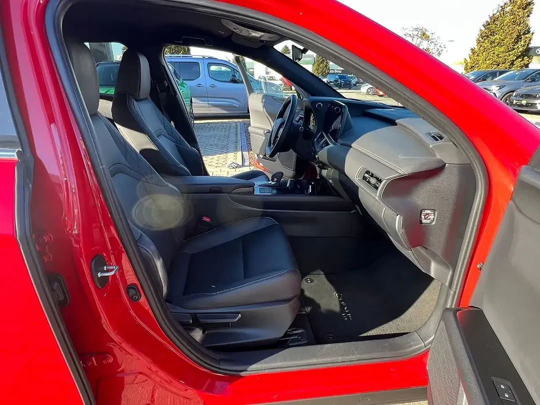 Lexus UX 300h - Thumbnail 13