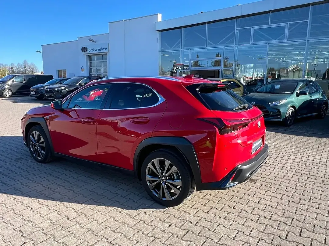 Lexus UX 300h - Thumbnail 3