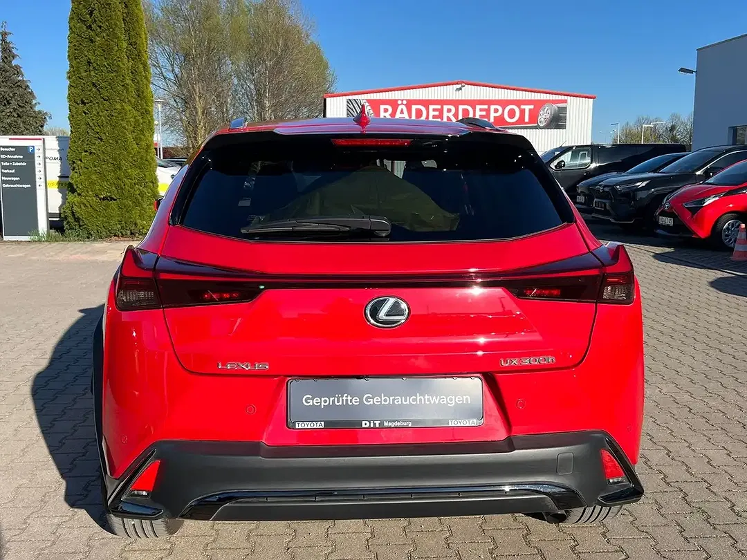 Lexus UX 300h - Thumbnail 4