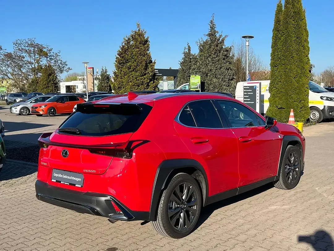 Lexus UX 300h - Thumbnail 5