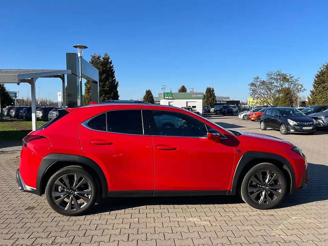 Lexus UX 300h - Thumbnail 6