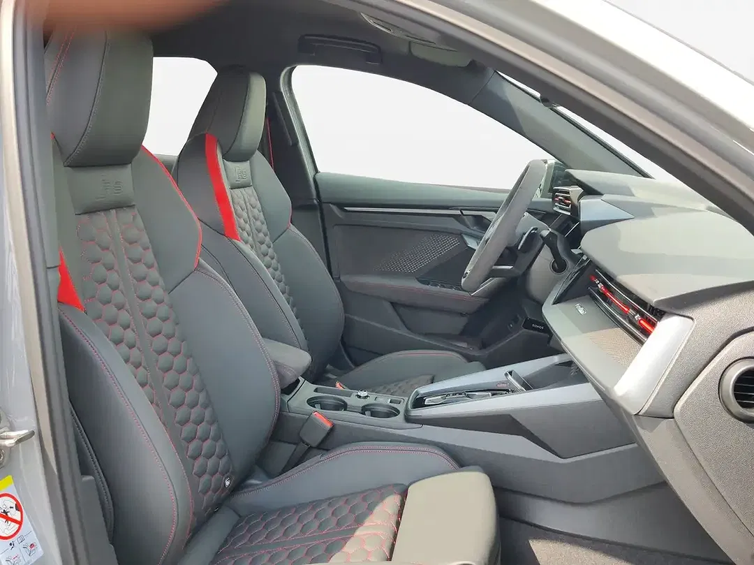 Audi RS3 - Thumbnail 3