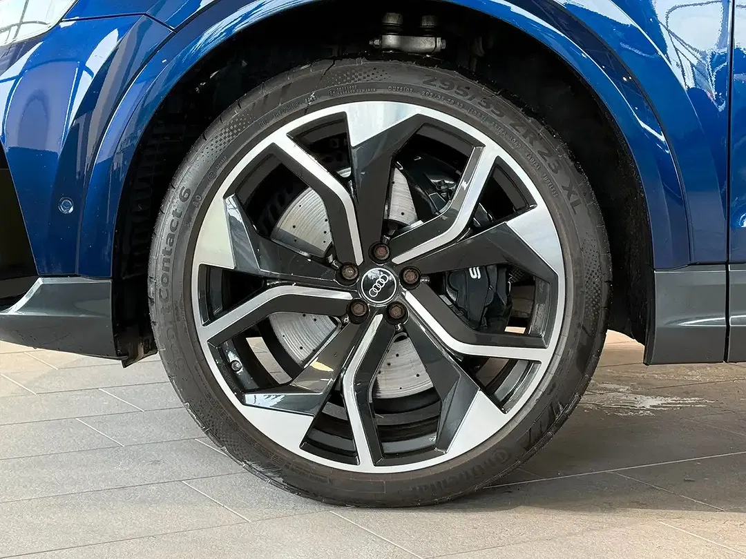 Audi RS Q8 - Thumbnail 2