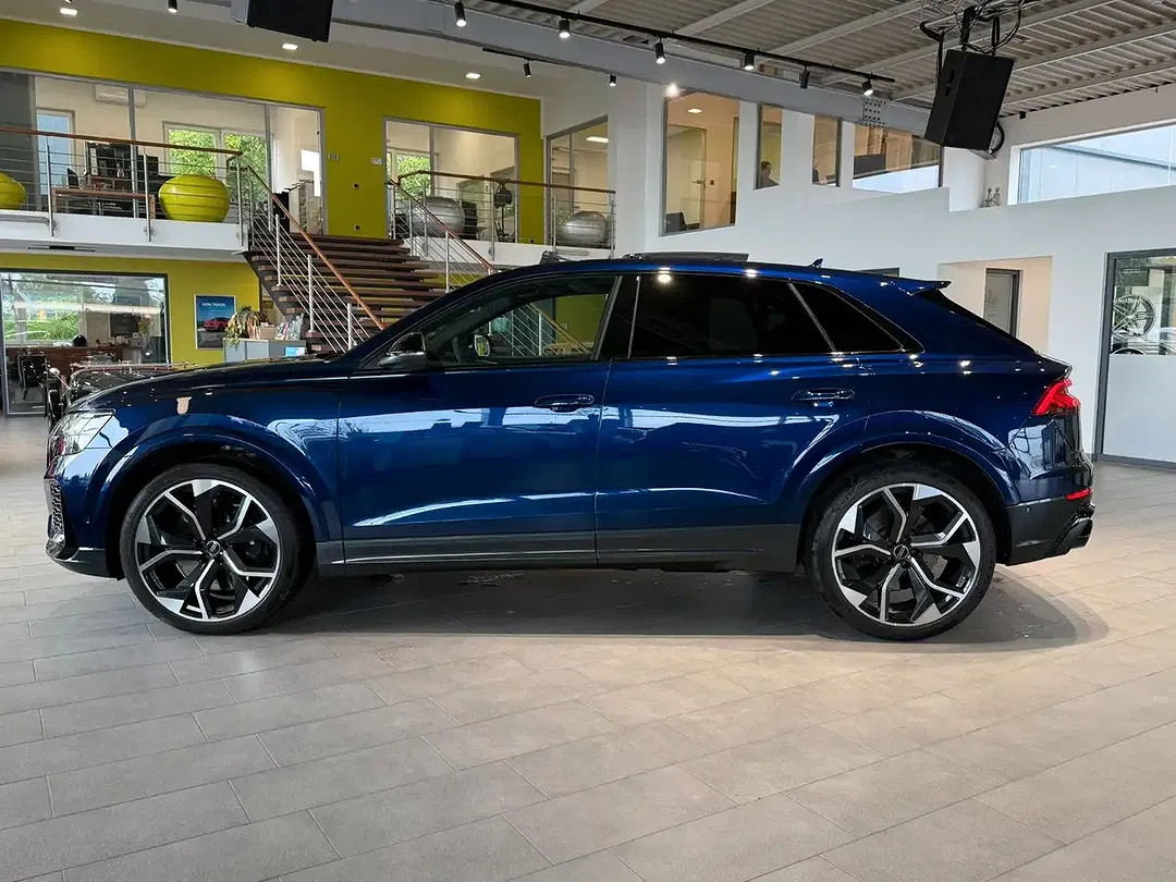 Audi RS Q8 - Thumbnail 3