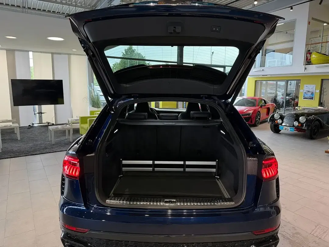 Audi RS Q8 - Thumbnail 6