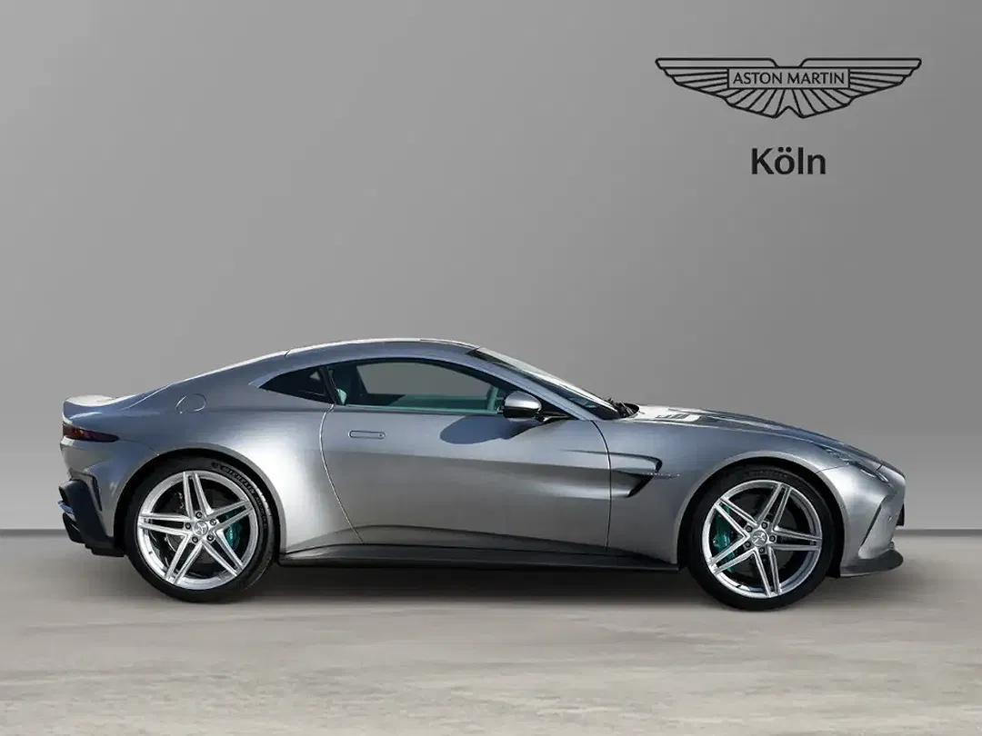 Aston Martin Vantage - Thumbnail 3