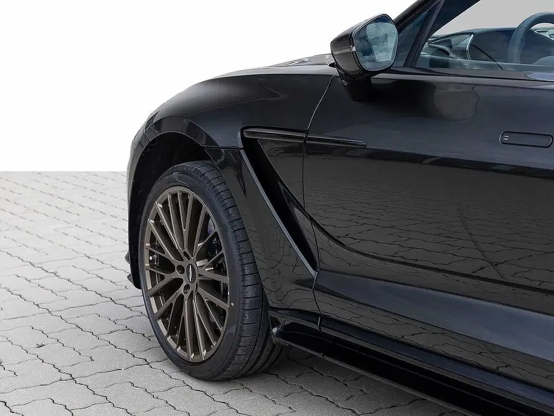 Aston Martin DBX - Thumbnail 12