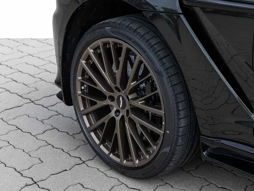 Aston Martin DBX - Thumbnail 13