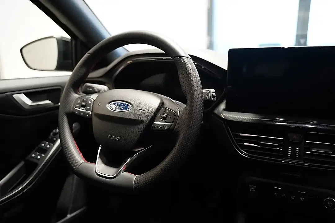 Ford Focus - Thumbnail 10