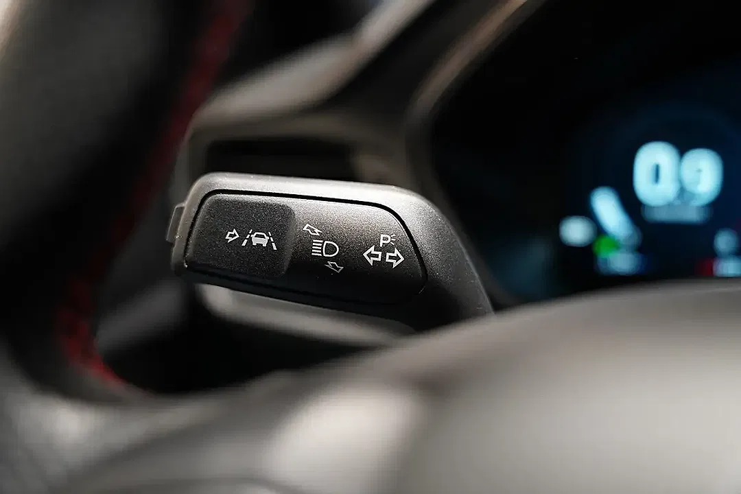 Ford Focus - Thumbnail 11