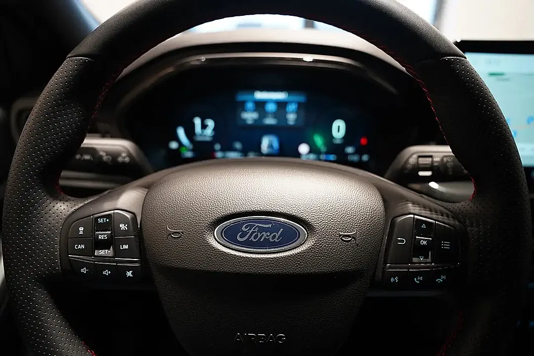 Ford Focus - Thumbnail 12