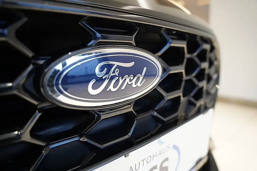 Ford Focus - Thumbnail 3