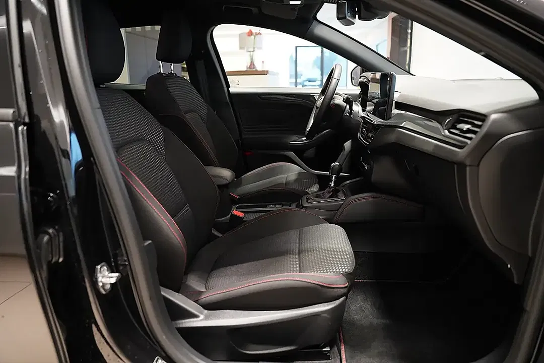 Ford Focus - Thumbnail 4