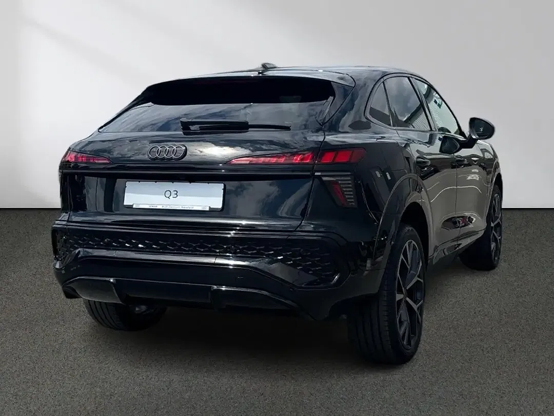 Audi Q3 - Thumbnail 3