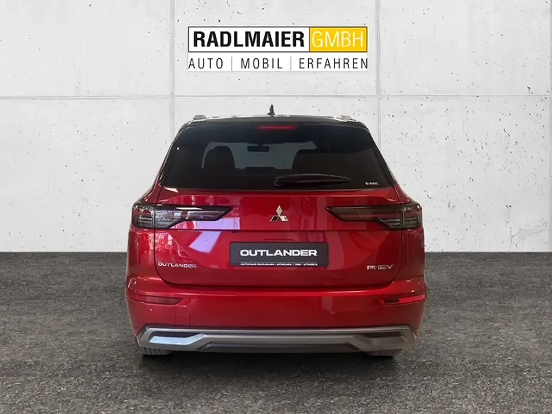 Mitsubishi Outlander - Thumbnail 3