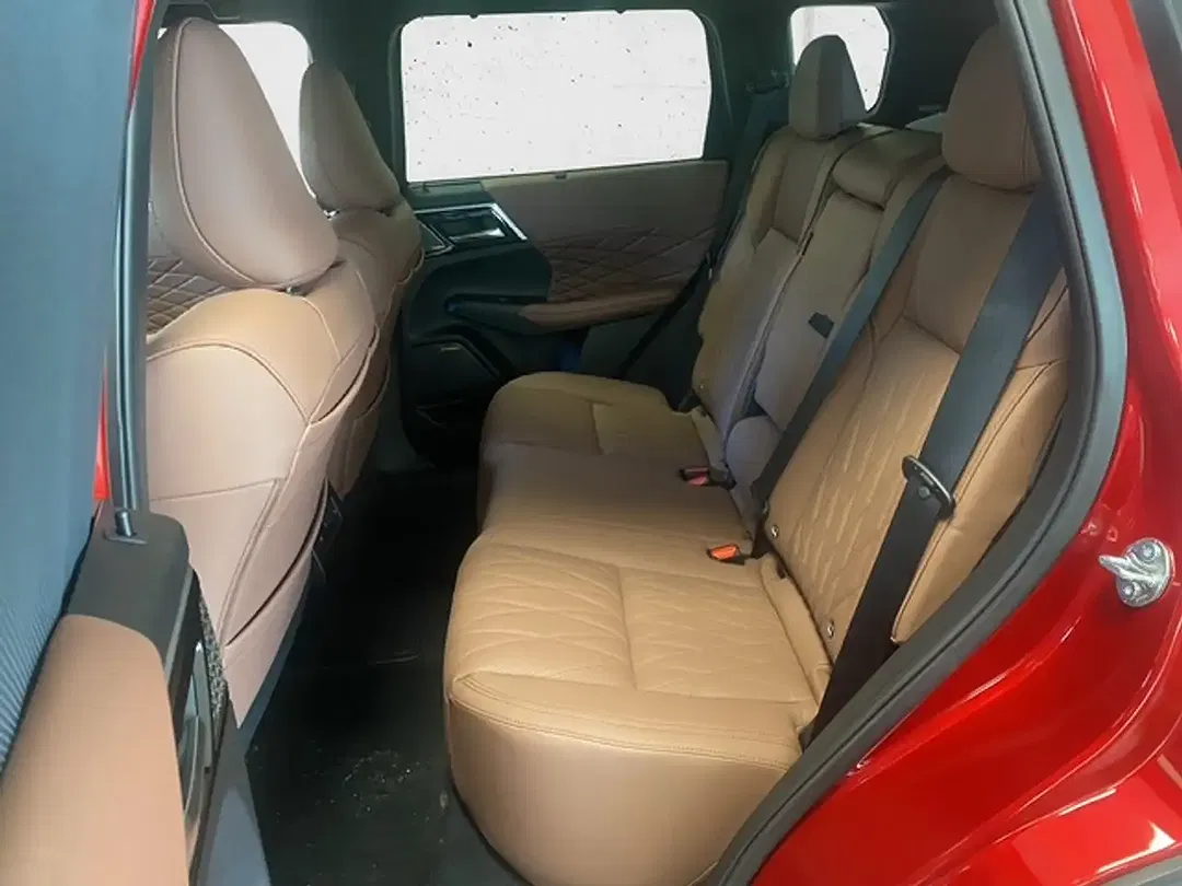 Mitsubishi Outlander - Thumbnail 9