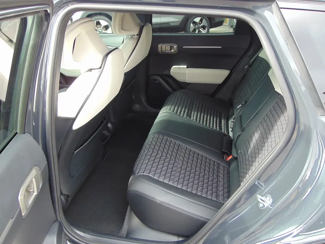 Kia EV4 - Thumbnail 10
