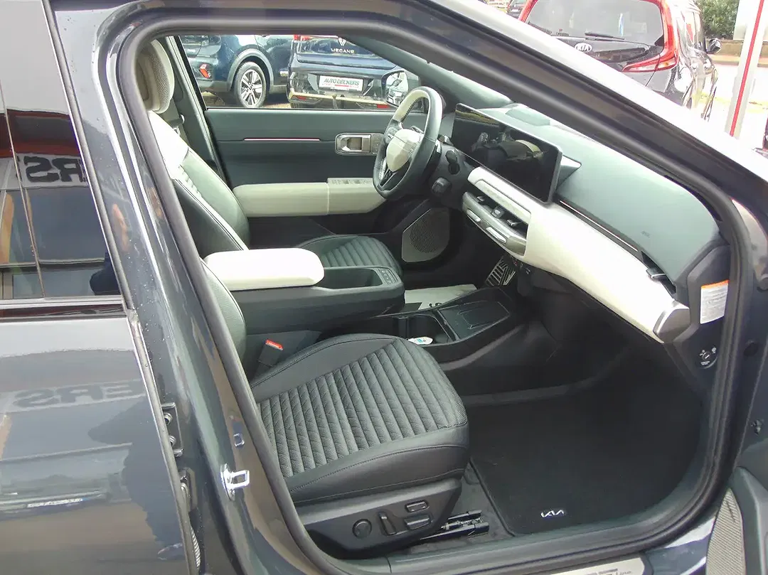 Kia EV4 - Thumbnail 13