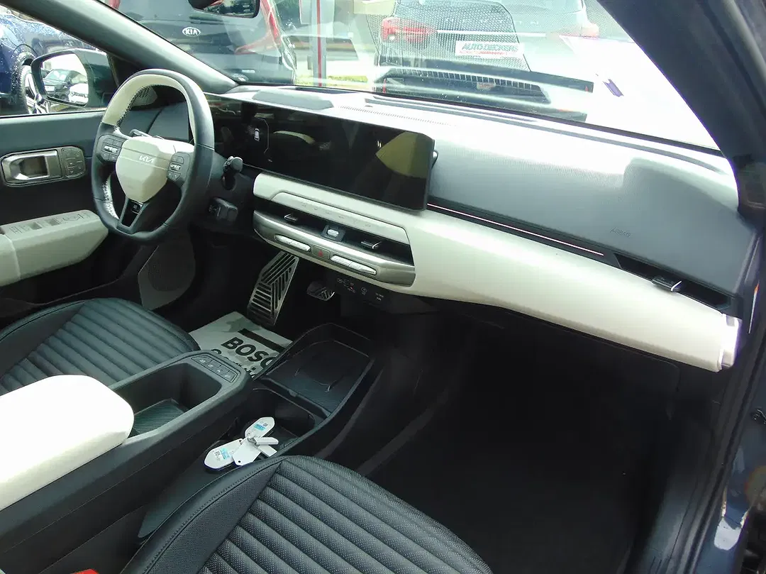 Kia EV4 - Thumbnail 14