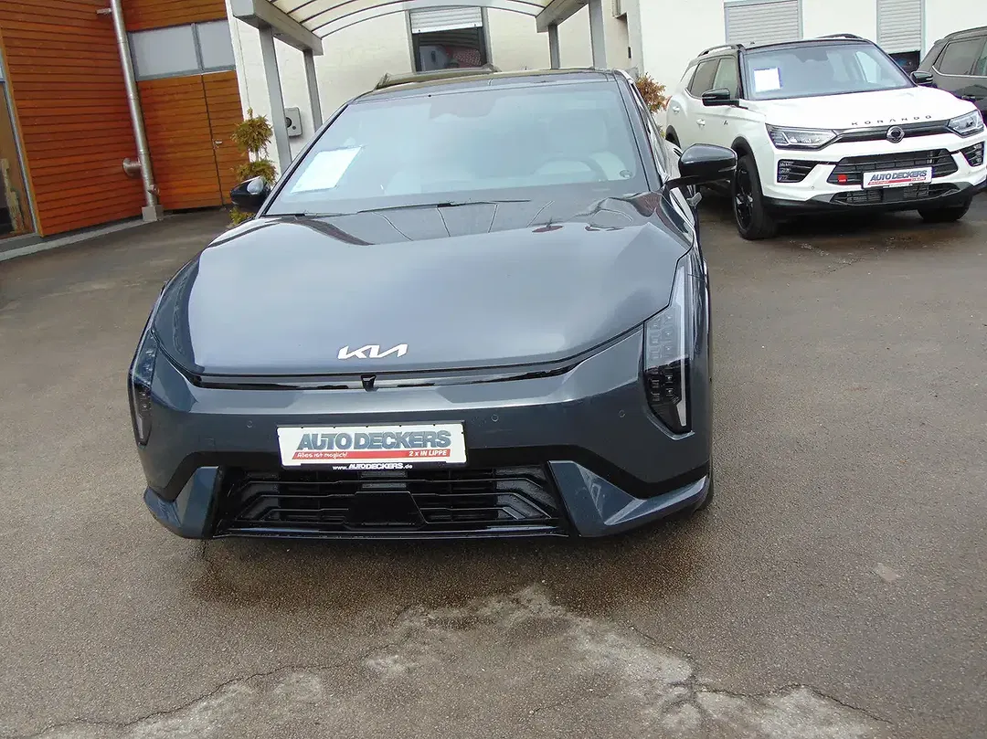 Kia EV4 - Thumbnail 2