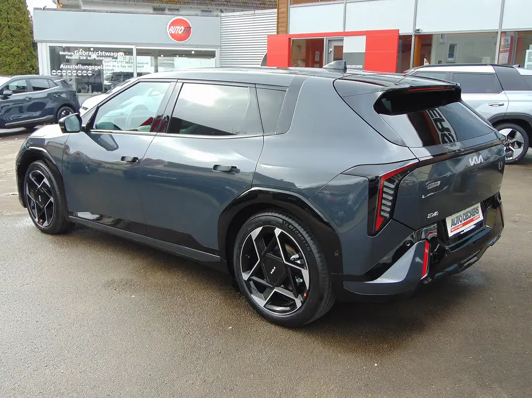 Kia EV4 - Thumbnail 4