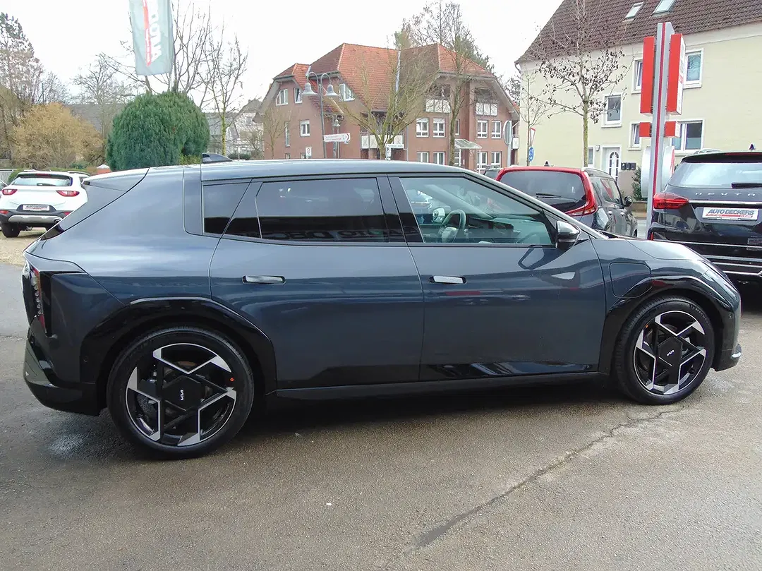 Kia EV4 - Thumbnail 6