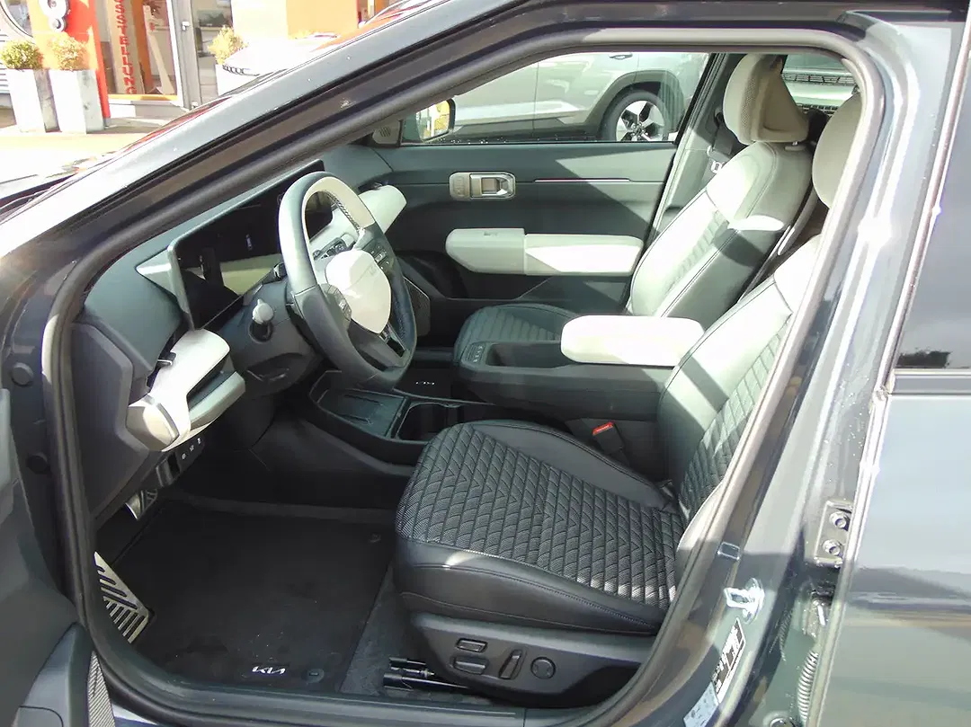 Kia EV4 - Thumbnail 8