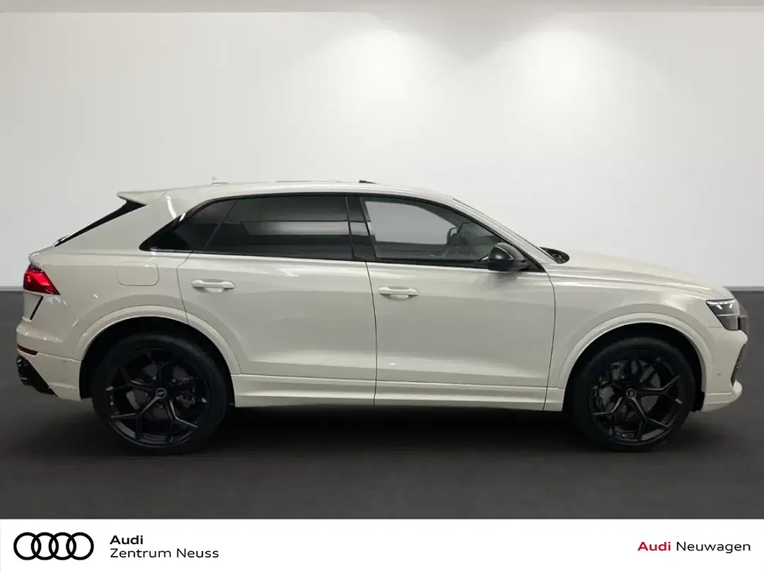 Audi RS Q8 - Thumbnail 3