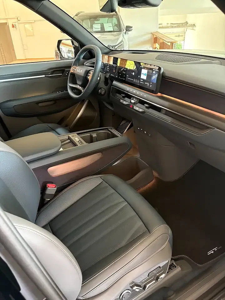 Kia EV9 - Thumbnail 11