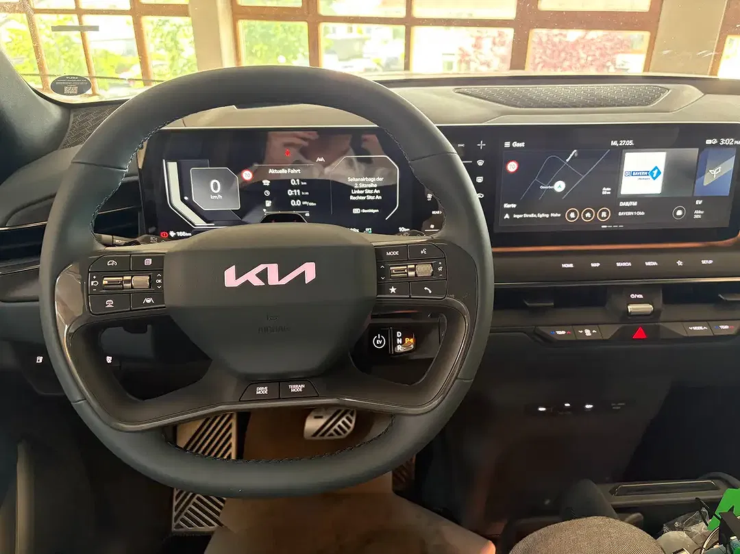 Kia EV9 - Thumbnail 15