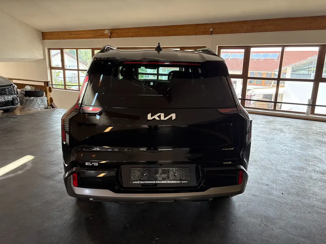 Kia EV9 - Thumbnail 4