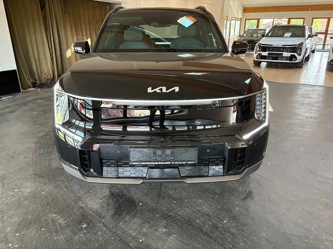Kia EV9 - Thumbnail 8