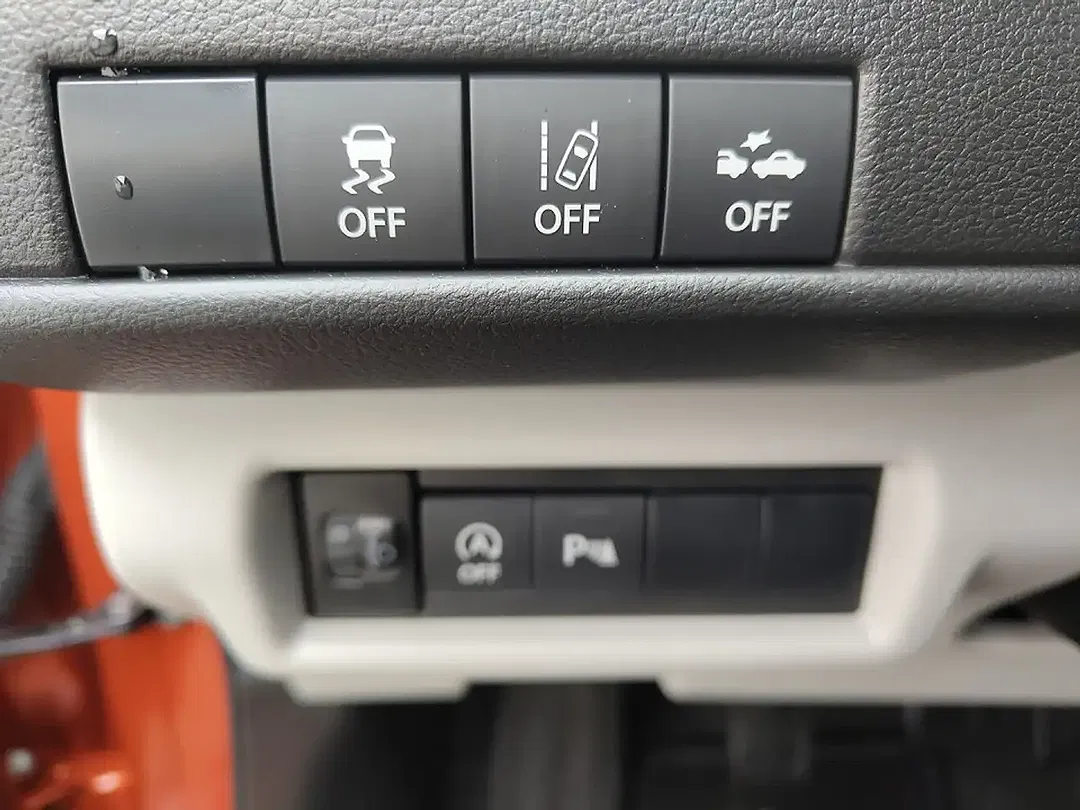 Suzuki Swift - Thumbnail 11